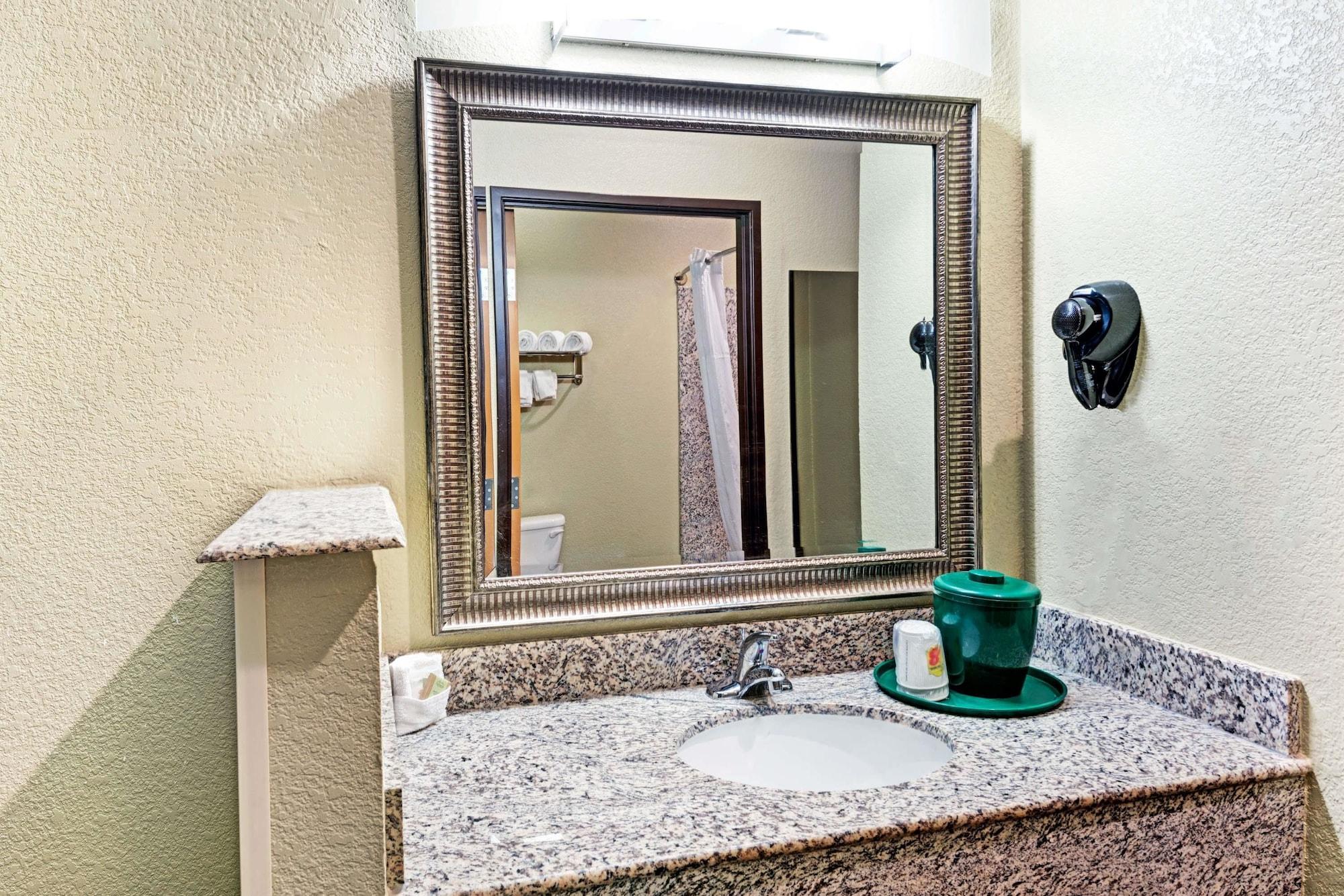 Super 8 By Wyndham San Antonio/Alamodome Area Hotel Buitenkant foto