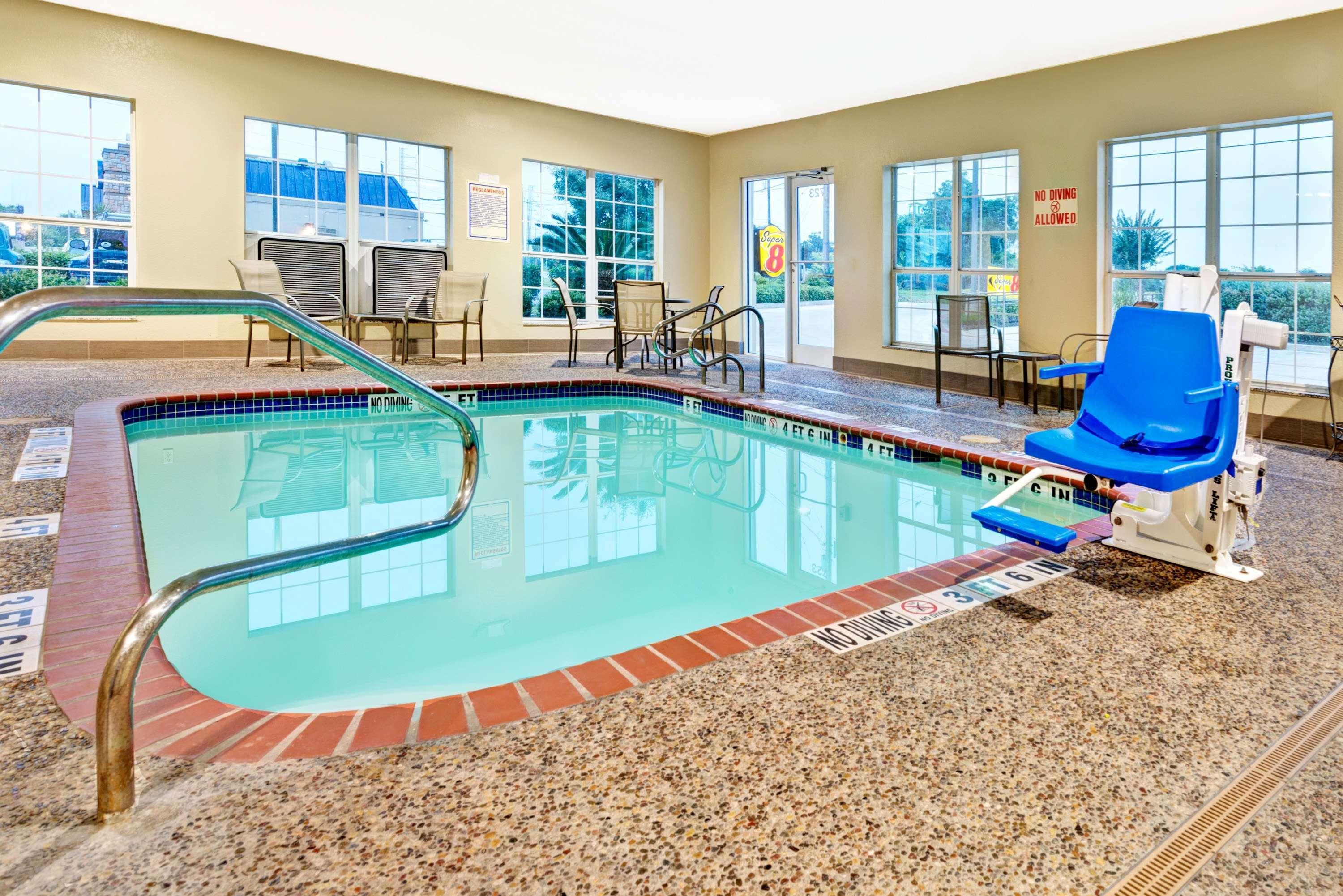Super 8 By Wyndham San Antonio/Alamodome Area Hotel Buitenkant foto