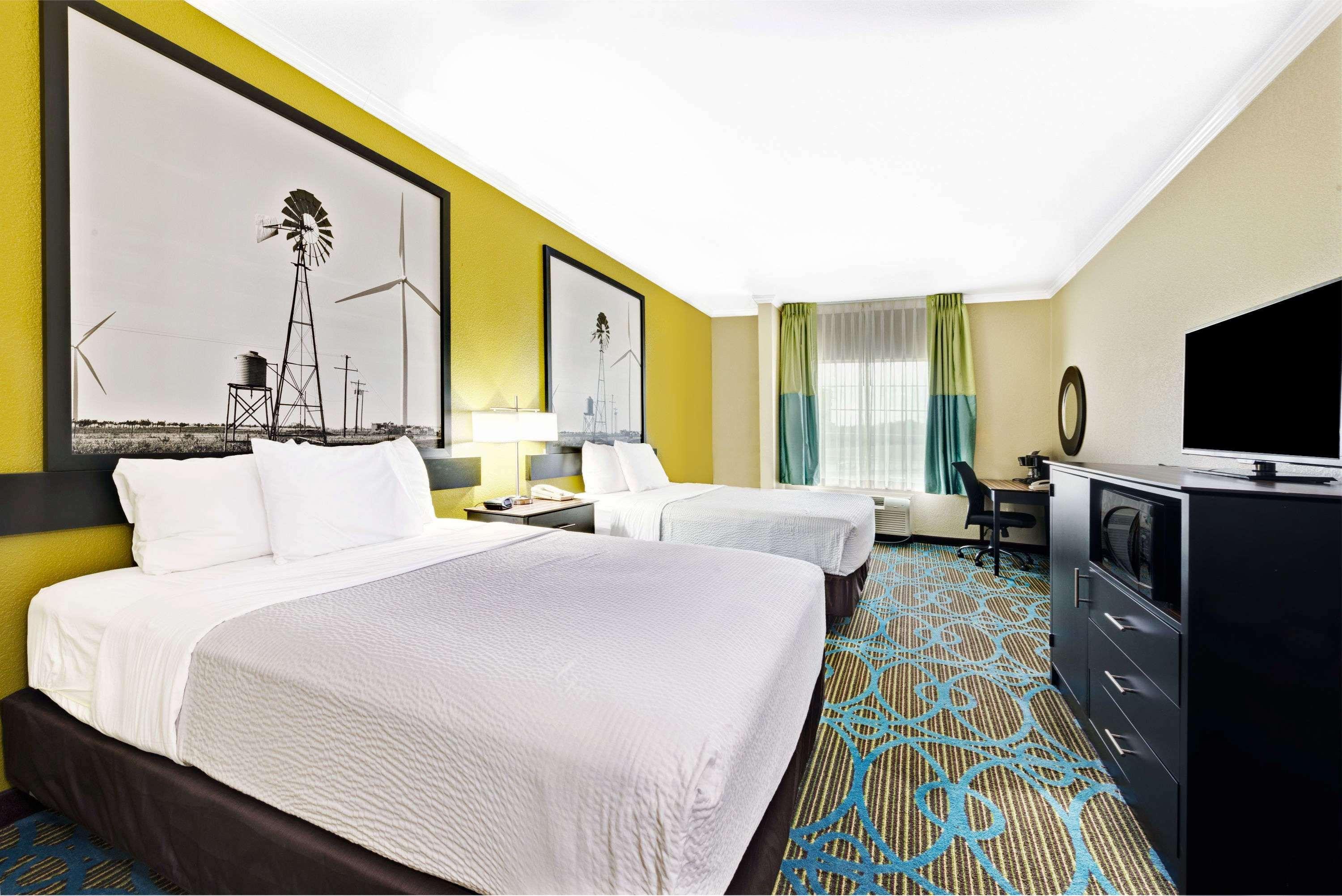 Super 8 By Wyndham San Antonio/Alamodome Area Hotel Buitenkant foto