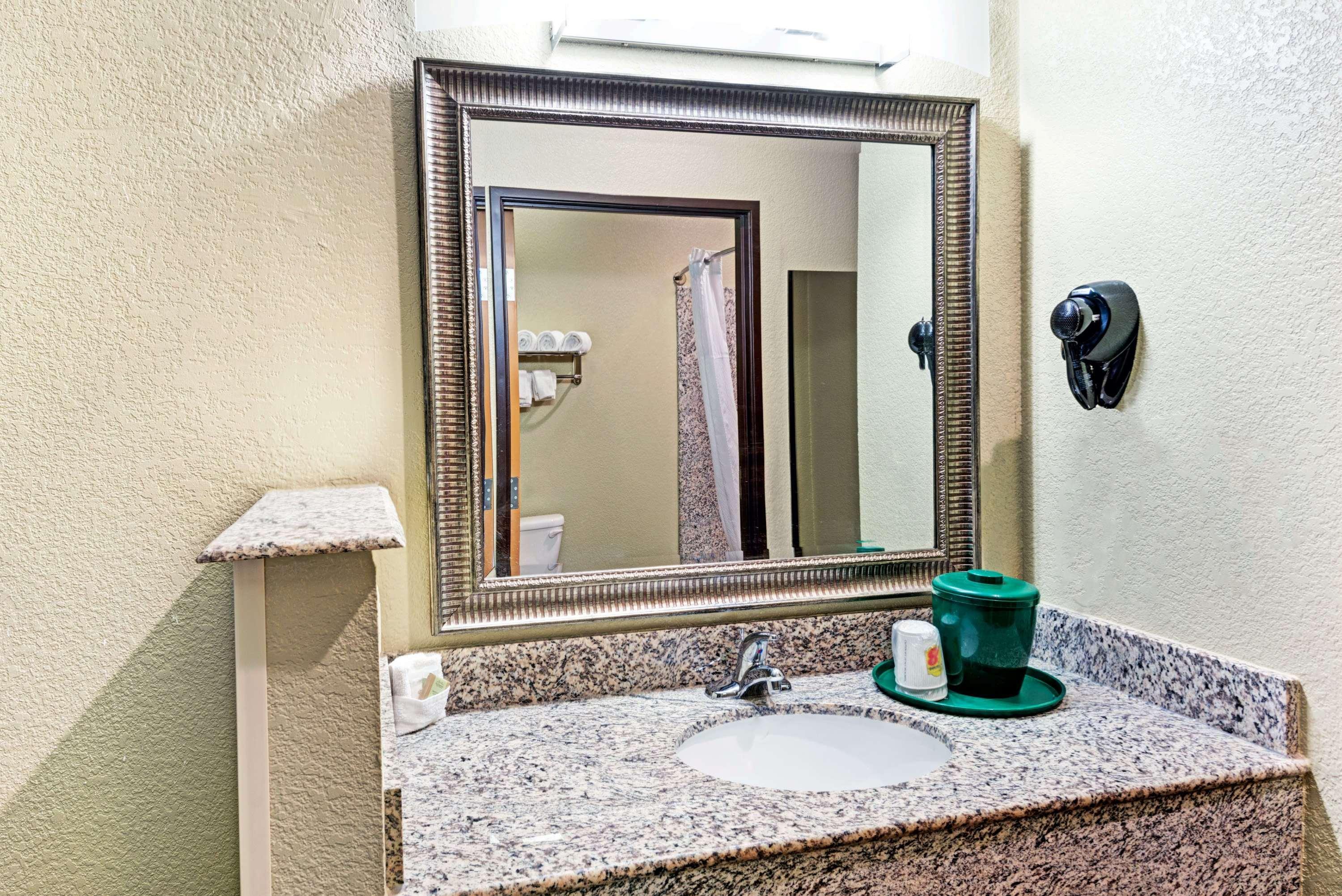 Super 8 By Wyndham San Antonio/Alamodome Area Hotel Buitenkant foto