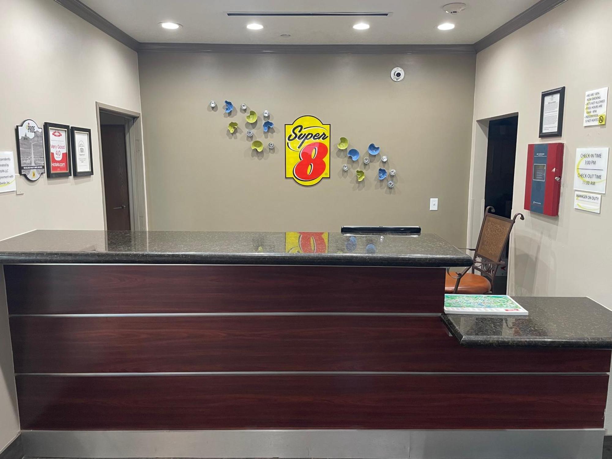 Super 8 By Wyndham San Antonio/Alamodome Area Hotel Buitenkant foto