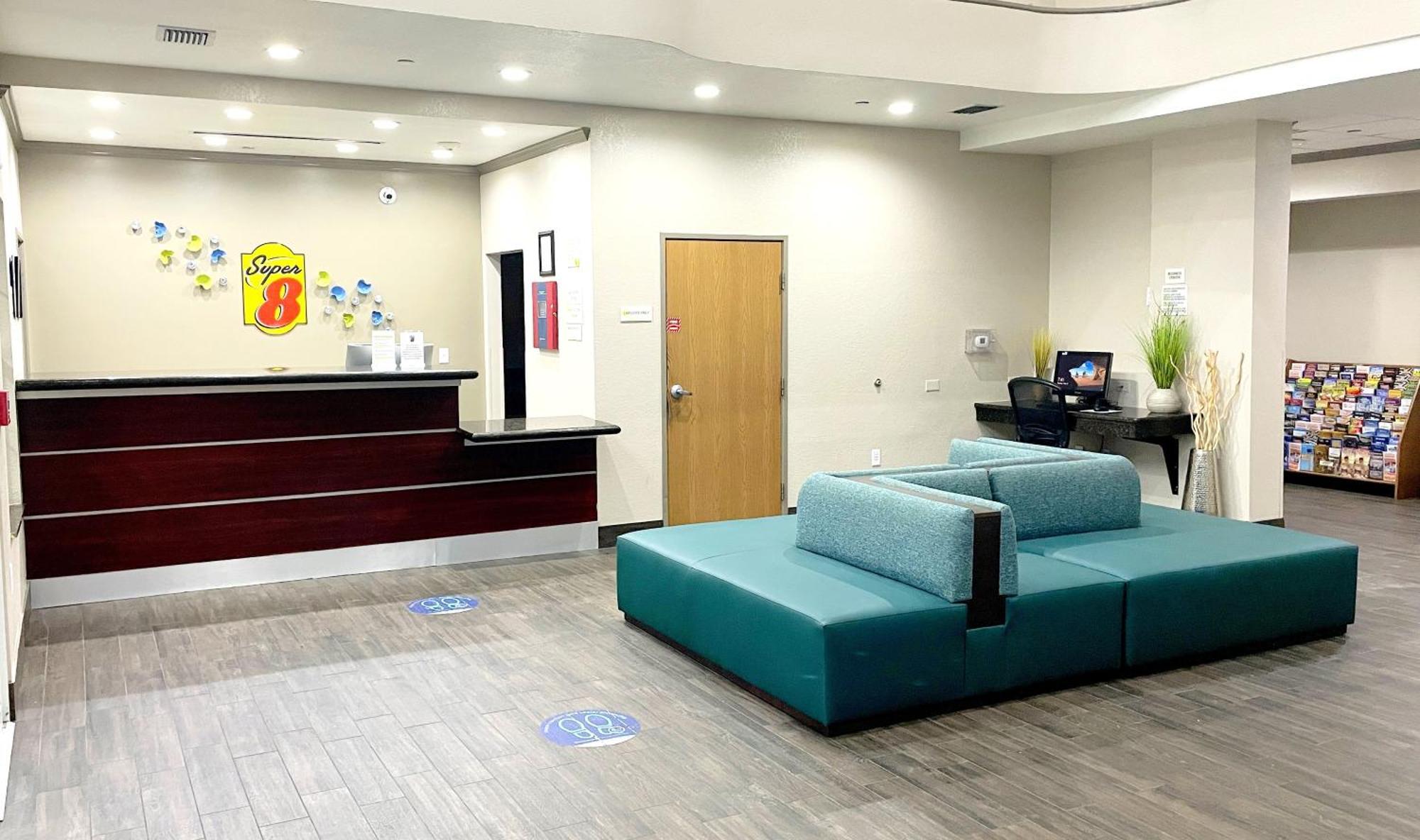 Super 8 By Wyndham San Antonio/Alamodome Area Hotel Buitenkant foto