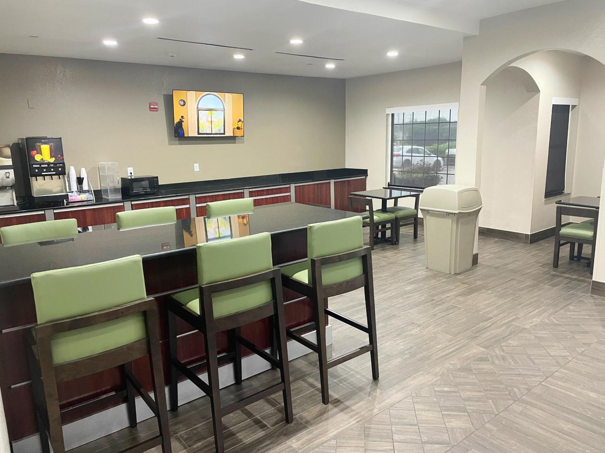 Super 8 By Wyndham San Antonio/Alamodome Area Hotel Buitenkant foto